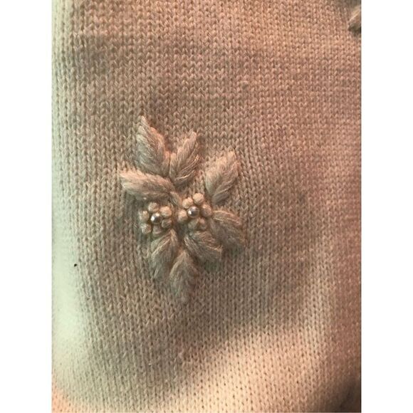 Dress Barn Women’s White Knitted Floral Embroidered Cardigan Button Up Sweater S - Picture 4 of 6